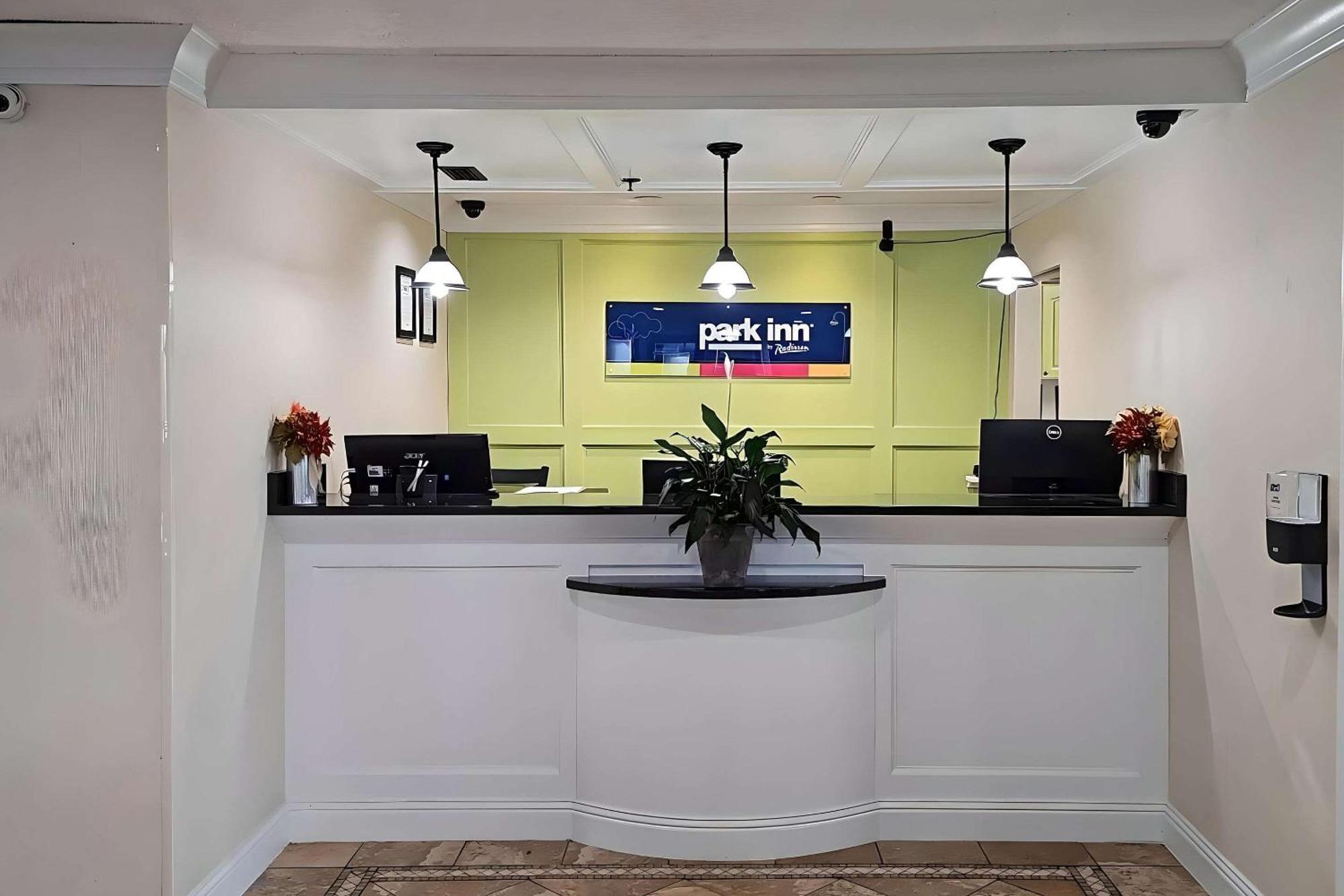 Park Inn By Radisson Grove City Esterno foto