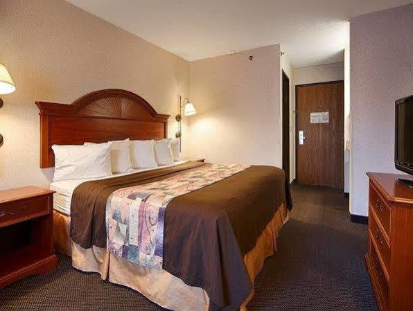 Park Inn By Radisson Grove City Esterno foto